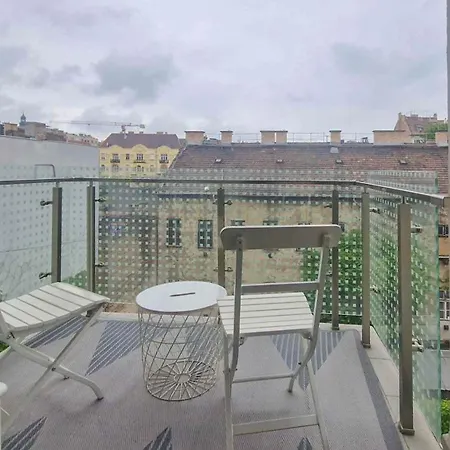 Dob36 With Free Private Parking And Balcony דירה בודפשט