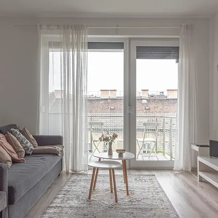 Dob36 With Free Private Parking And Balcony *