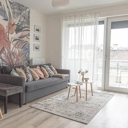 Apartment Dob36 With Free Private Parking And Balcony Budapest