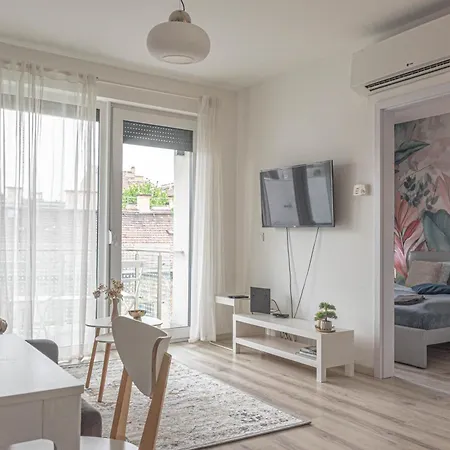 Dob36 With Free Private Parking And Balcony דירה בודפשט