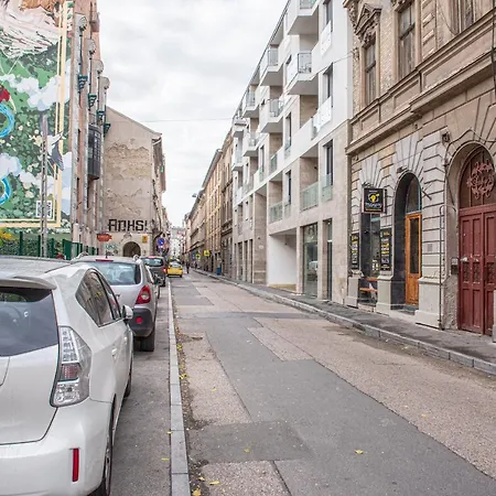Апартаменты Dob36 With Free Private Parking And Balcony